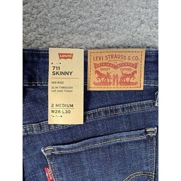 Levi's 711 Woman's Skinny Jeans Mid-Rise Distressed Blue Wash  Stretch SZ 26x30 - Picture 9 of 9